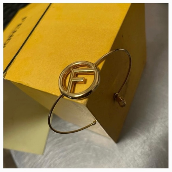 COPY - Authentic Fendi Bracelet ( comes with box ) | Worn once | Good condition - Picture 7 of 8